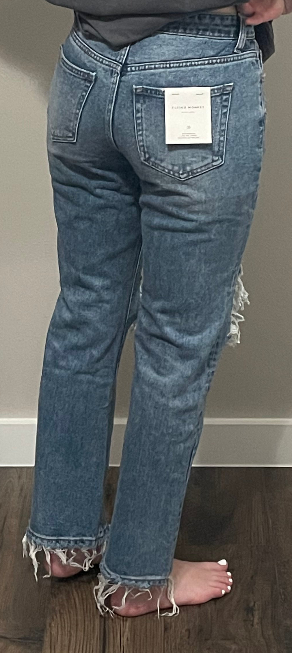 OAKELY MID RISE DISTRESSED STRAIGHT JEANS by Flying Monkey